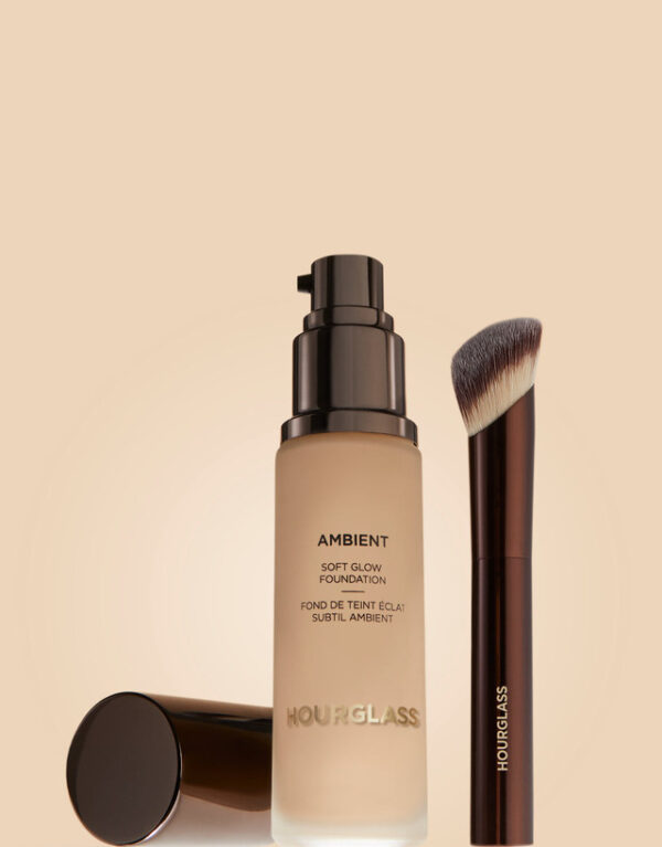 Hourglass Ambient Soft Glow Foundation Brush - Image 2