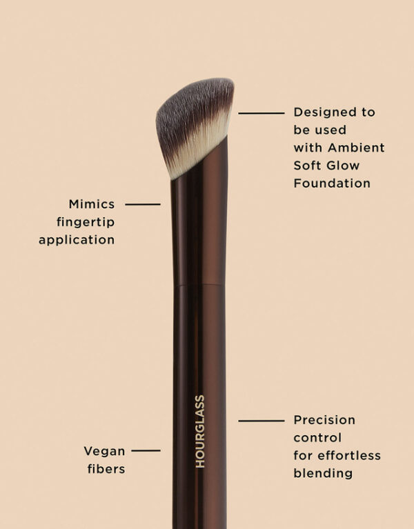 Hourglass Ambient Soft Glow Foundation Brush - Image 3